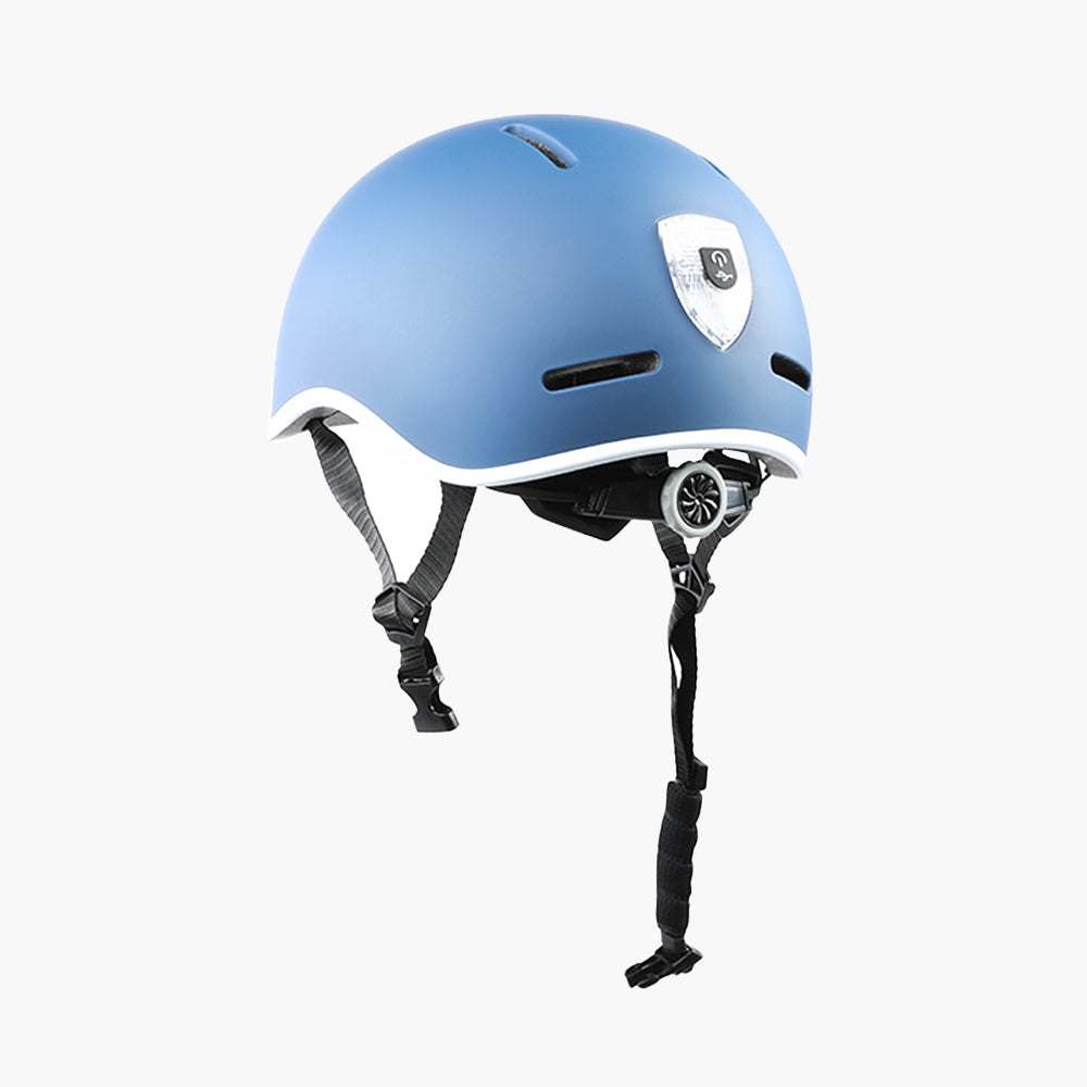 Stylischer Helm mit Licht